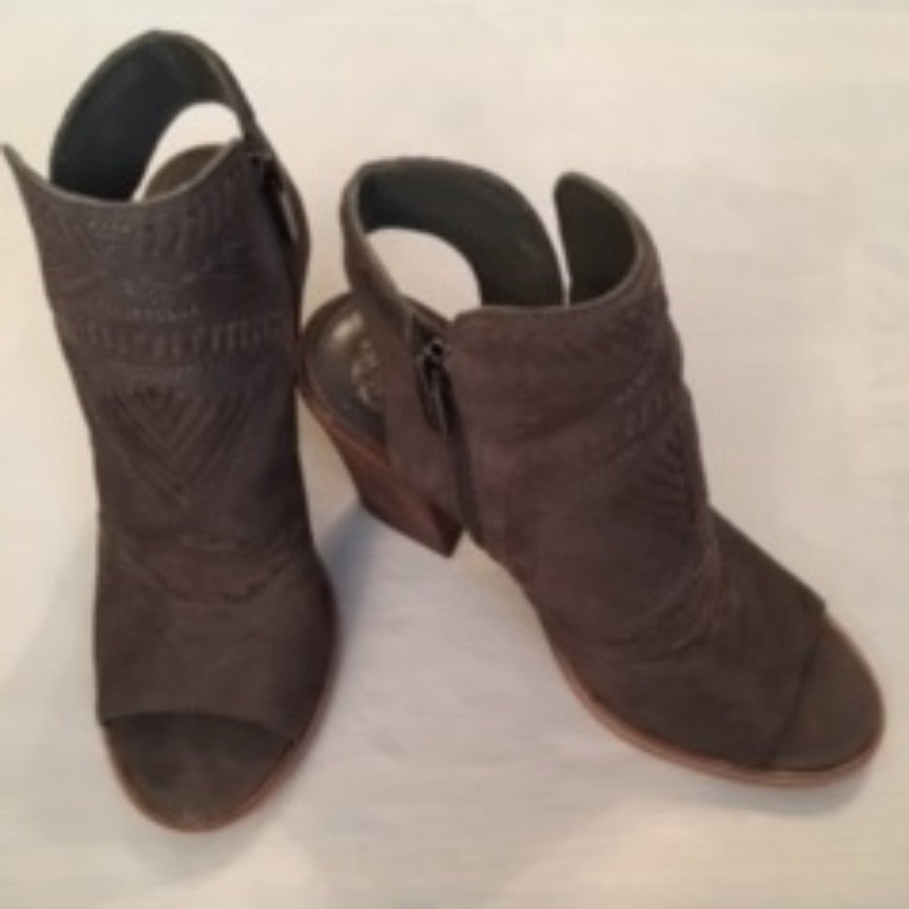 NWT - Vince Camuto bootie  - Style: VC-KARINTA